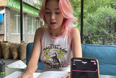 当众射精害羞 - 从手机上对着俄罗斯女优打飞机