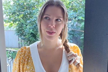 我希望有人能操我的屁眼 🙄 而你的勃起也同样坚硬无比。