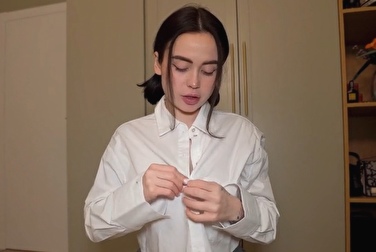 就这样，他直接进入了她的身体。哇，这真是史诗般的感觉，走出了朋友圈。