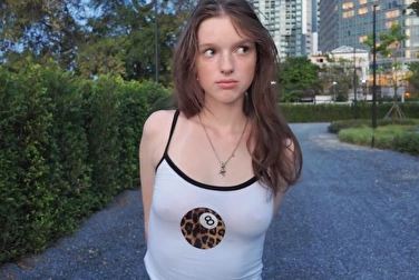 姑娘，你的屁股真美！让我摸摸换钱