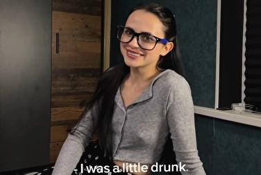 我是你朋友的新女友，但我也会给你吹箫 😉 （是的，我是个荡妇）