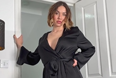 哦，继母喝醉了。她要脱光衣服，提供肛门服务🍑。