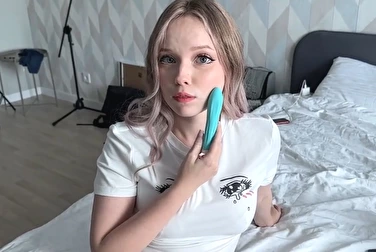 这是一个手淫振动器，你不能用它按摩你的脸，而是要按摩你的 G 点！