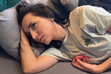 我睡着了，一根阴茎插进了我的身体--我应该向我的丈夫求救，还是可以这样做？