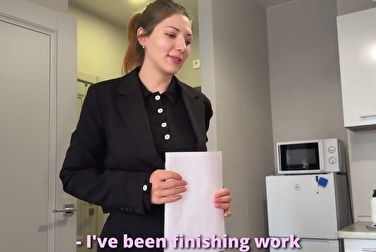 炒了她还是上了她？让我们看看她对骚扰的反应。