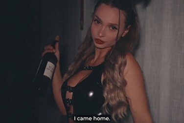 她喝醉了，要求我给她口交，于是我友好地给了她 😌。