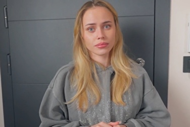 送外卖的女孩进来时还没点餐，于是我马上向她提出了性要求。