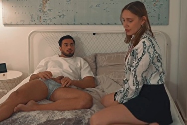 他老婆离开了他，真可怜但现在他可以和我上床了