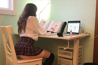 将她所学到的关于阴道的知识应用于射精