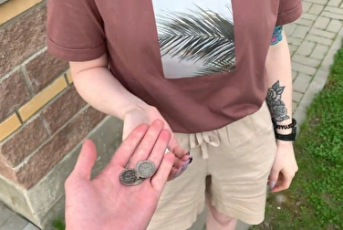 我有钱，这意味着没有女孩会拒绝口交