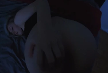 勾搭一个陌生人，让她喝得酩酊大醉......和她在那里与她的屁股了